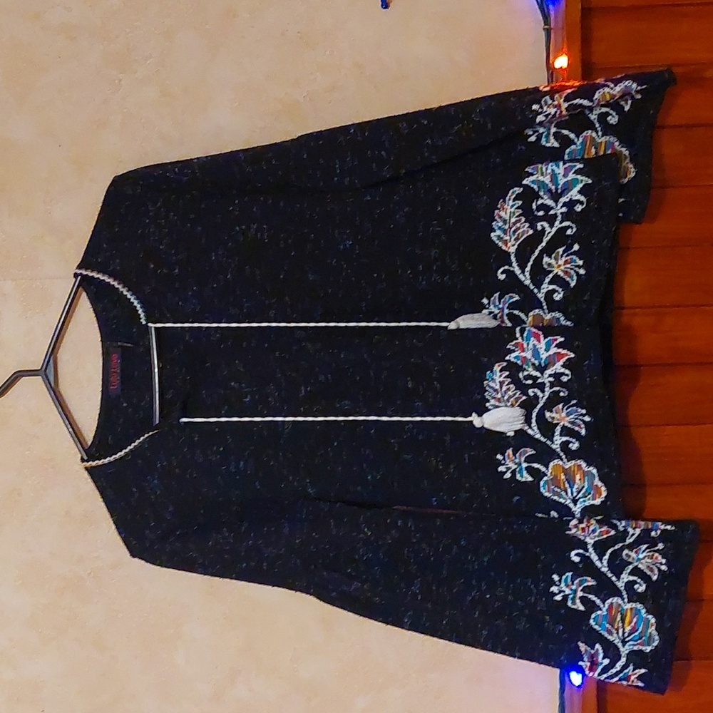 Woman's Lulu Love Fashion Embroidered Top
